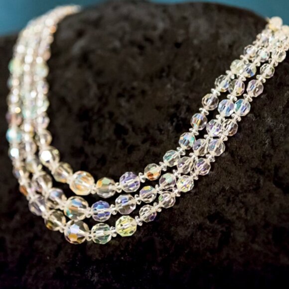 STUNNING Vintage Triple Strand Faceted Crystal Necklace 1950s Aurora Bor… - Picture 2 of 5